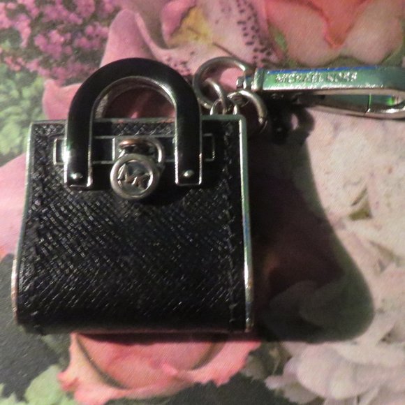 ❤️MICHAEL KORS Black Enamel Leather Purse Keychain FOB Hangtag - Picture 1 of 2